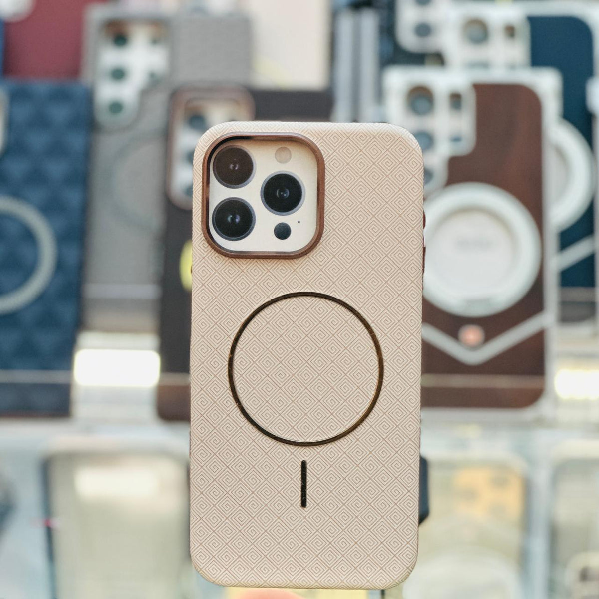 Elegant Geometric MagSafe Case