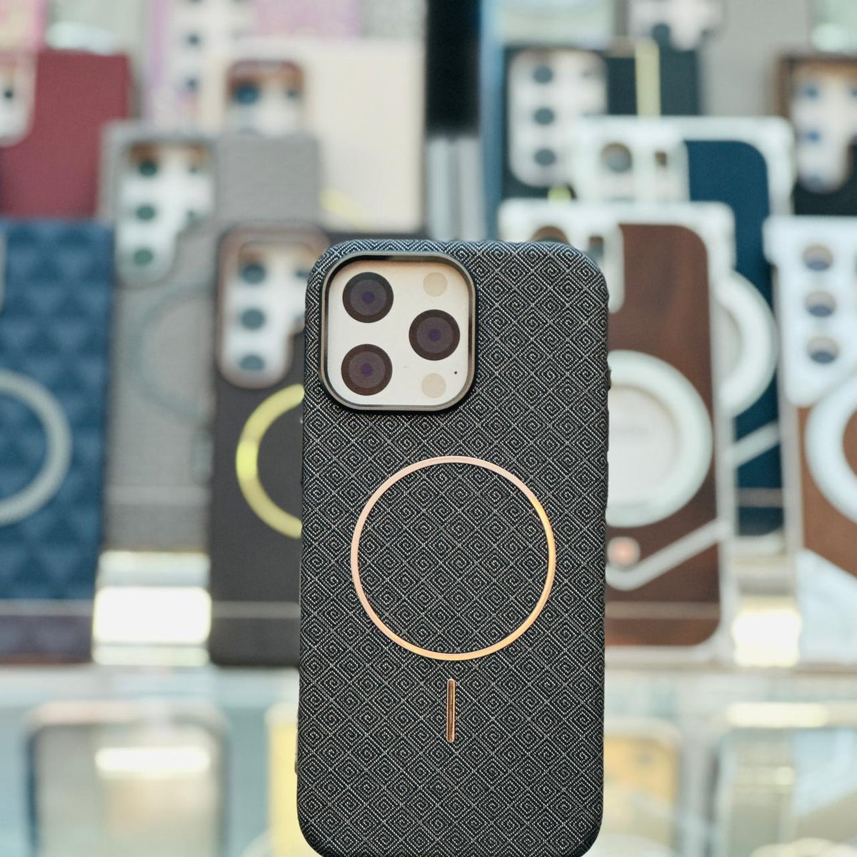 Elegant Geometric MagSafe Case