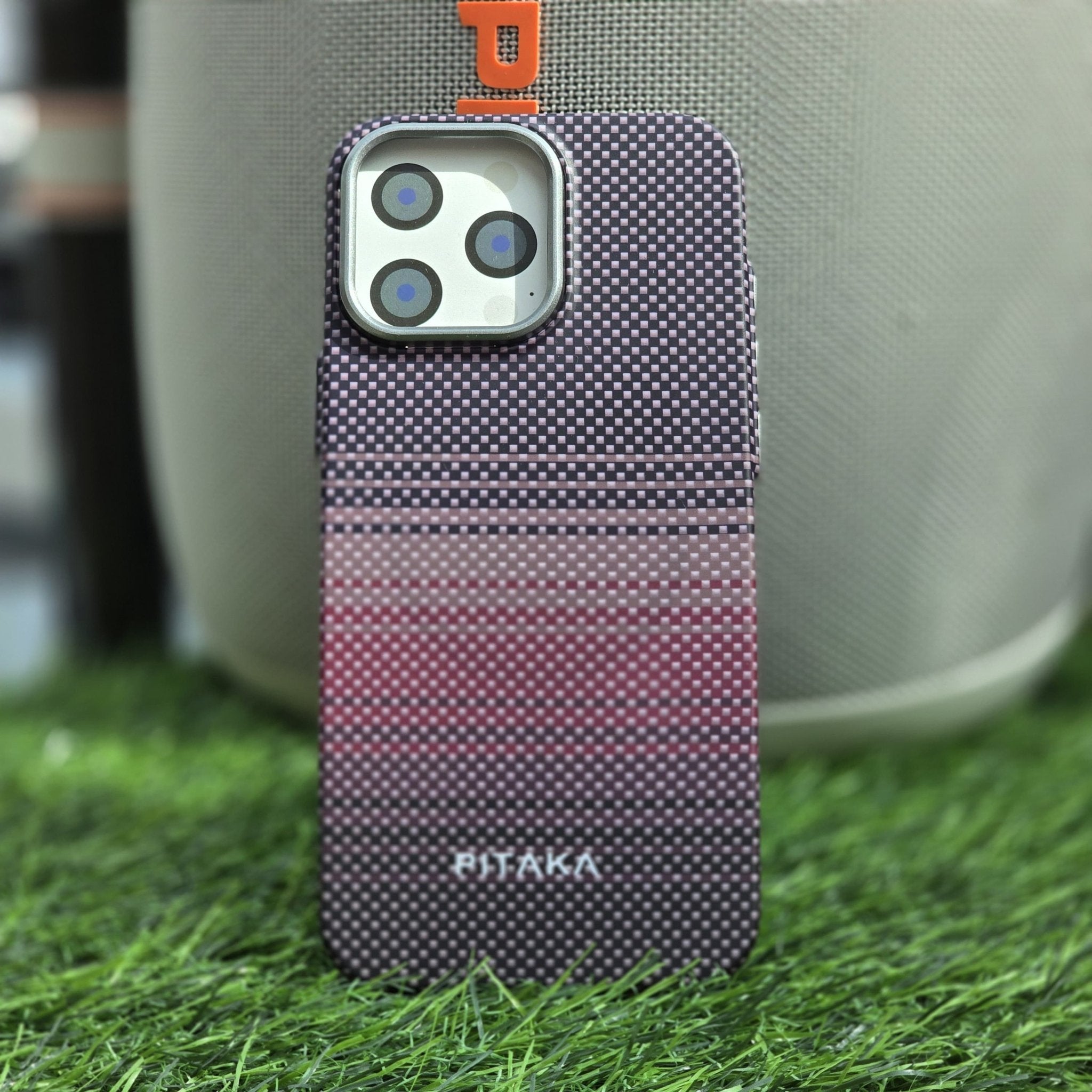 Pitaka Magsafe Slim Case Colorful Lines - Elite Phones