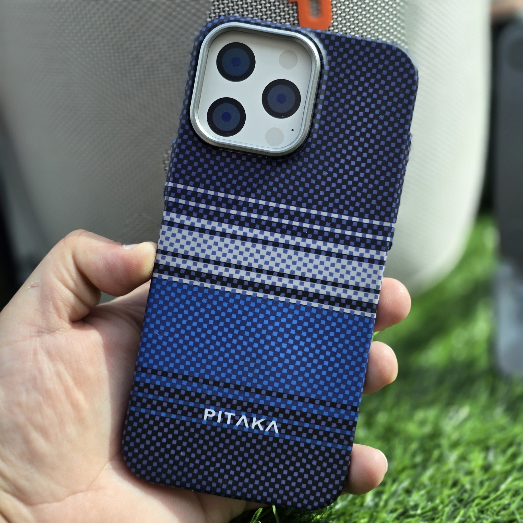 Pitaka Magsafe Slim Case Colorful Lines - Elite Phones