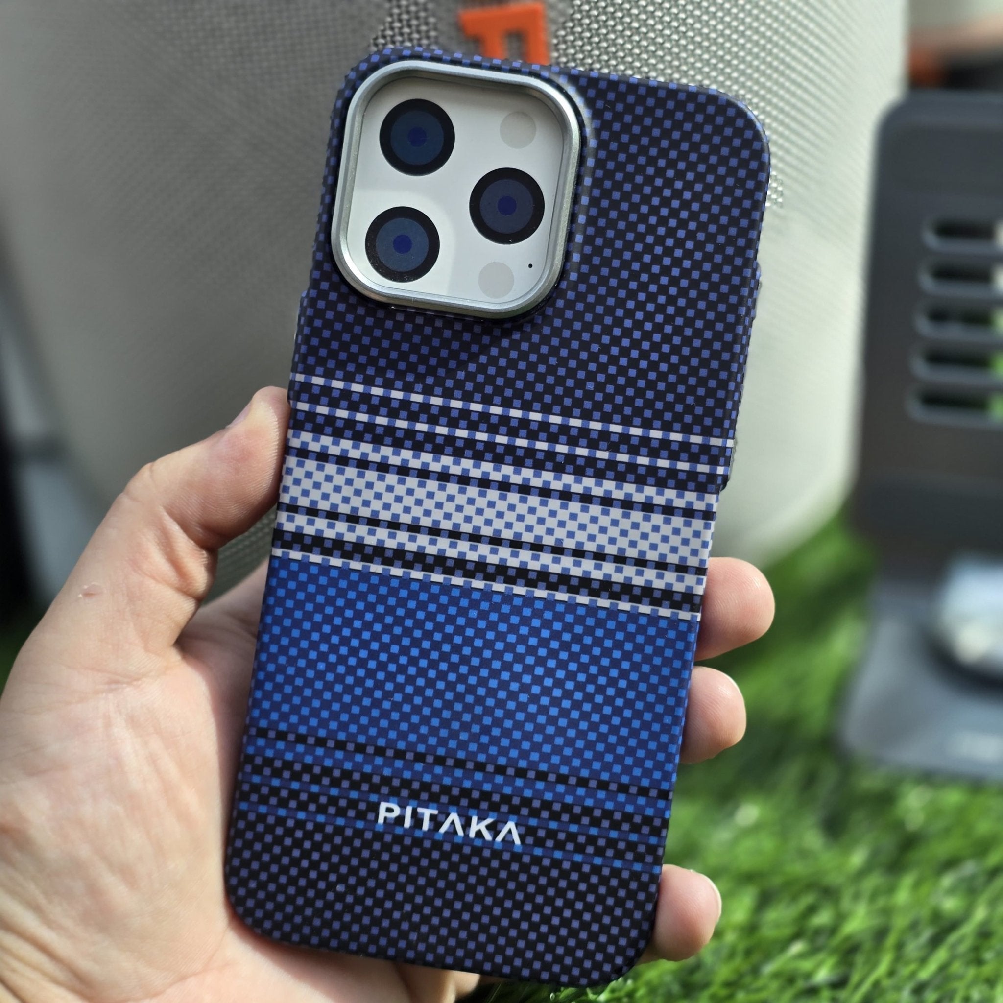 Pitaka Magsafe Slim Case Colorful Lines - Elite Phones